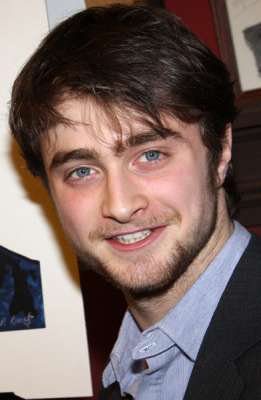 Video: Dan Radcliffe honoured with Sardi's restaurant caricature ...